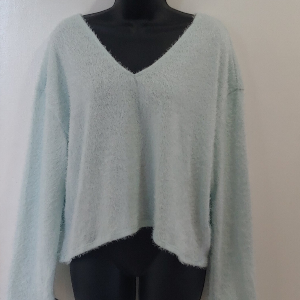 V-Neck fluffy sweater